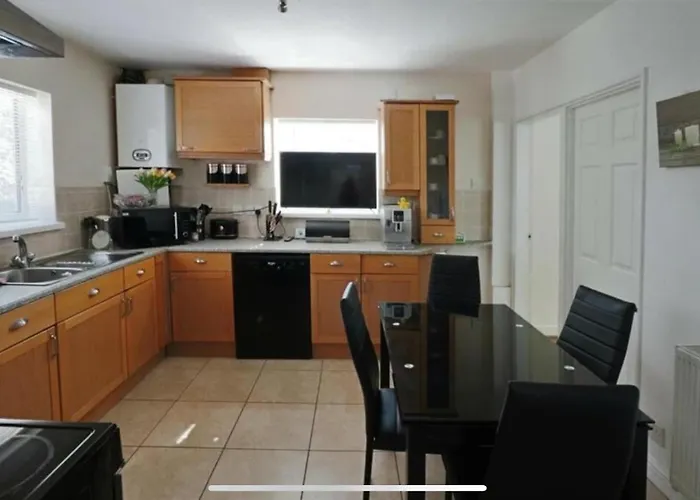 Lodge Park - 2 Minutes Walk To Stoke Hospital