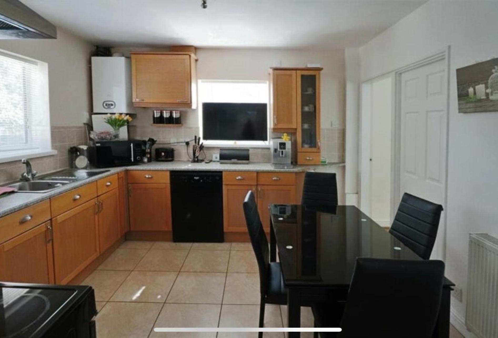 Homestay Park - 2 Minutes Walk To Hospital Stoke-on-Trent