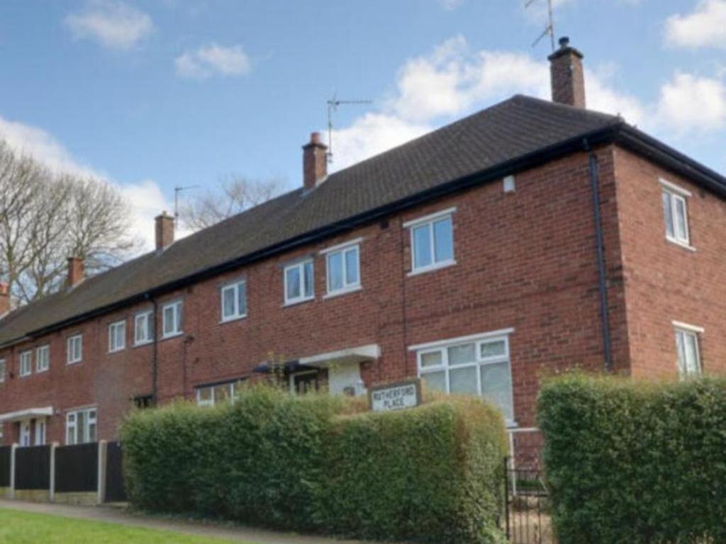 Park - 2 Minutes Walk To Hospital Homestay Stoke-on-Trent